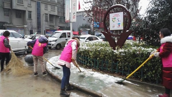 齐云社区铲雪1.jpg