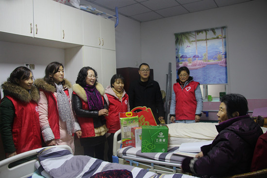 到衡山社区养老服务站天辰养老护理院看望留守老人陈爱英_副本1.jpg